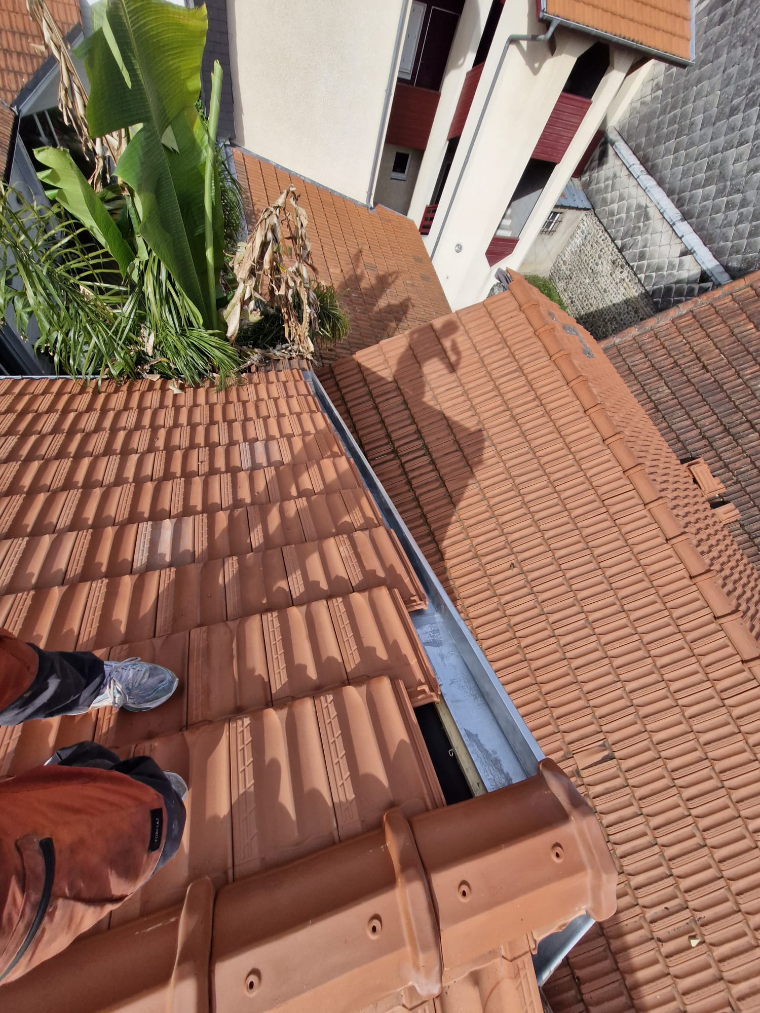 Pose d'une membrane d'étanchéité sur un toit terrasse à Pau